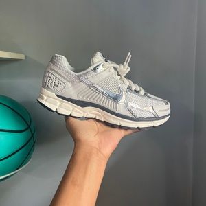 Women’s Nike Zoom Vomero 5